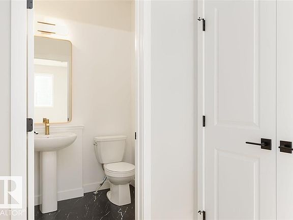 5th image of 43 Chartres Close