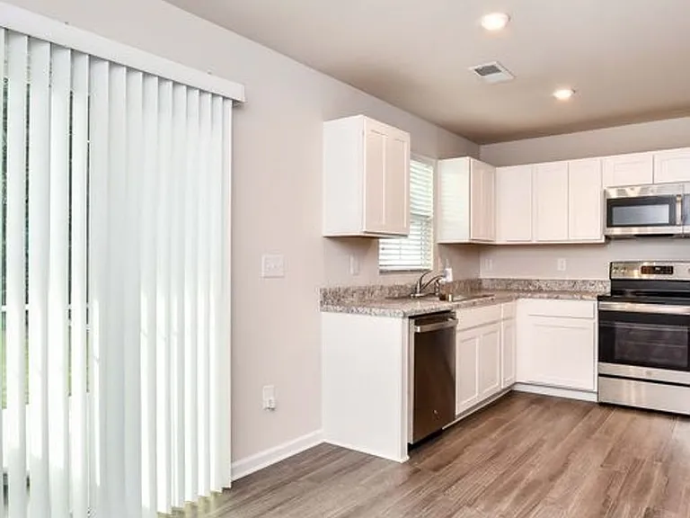 403 Hampton Townes Dr — Photo 18