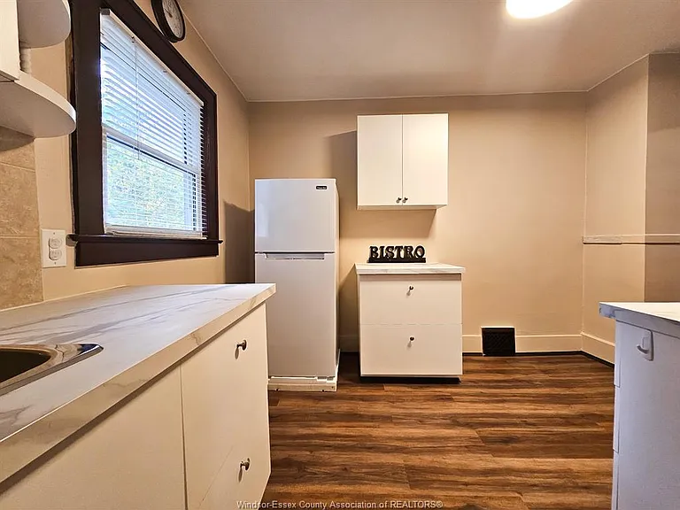 1342 Parent Ave #UPPER — Photo 9