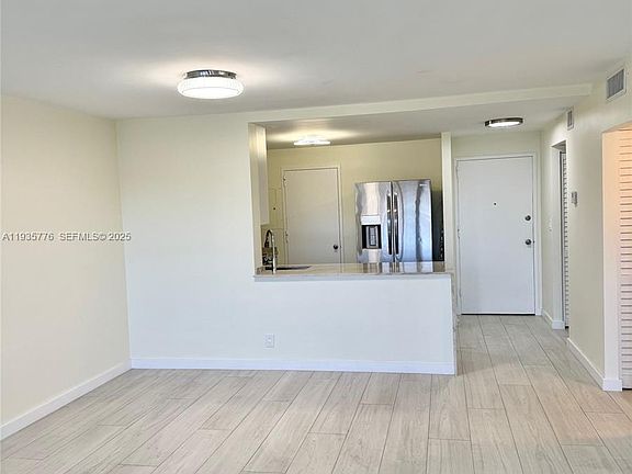 4th image of 401 Golden Isles Dr APT 701