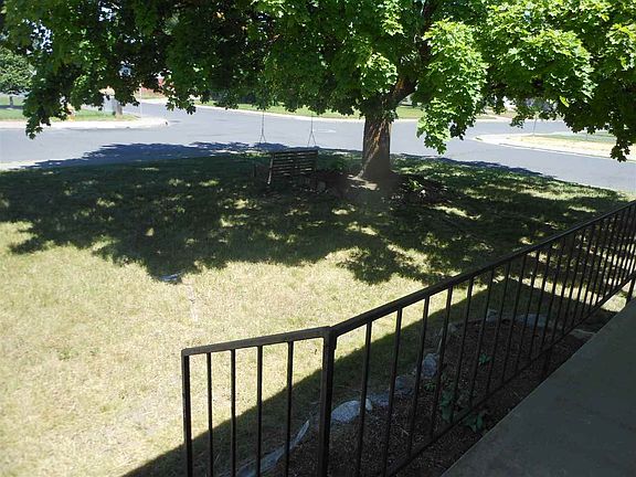 4th image of 1530 E Bismark Ave
