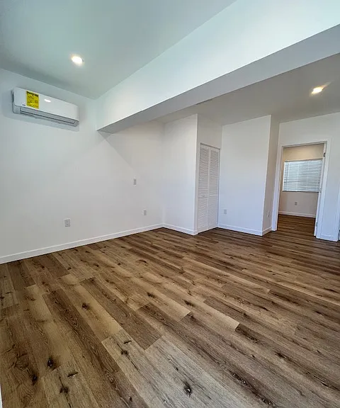 140 W Hyde Park Blvd #3/4 — Photo 2