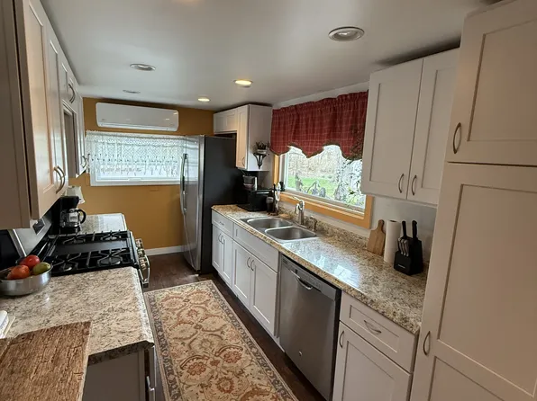 210 E Columbia St, Mason, MI 48854