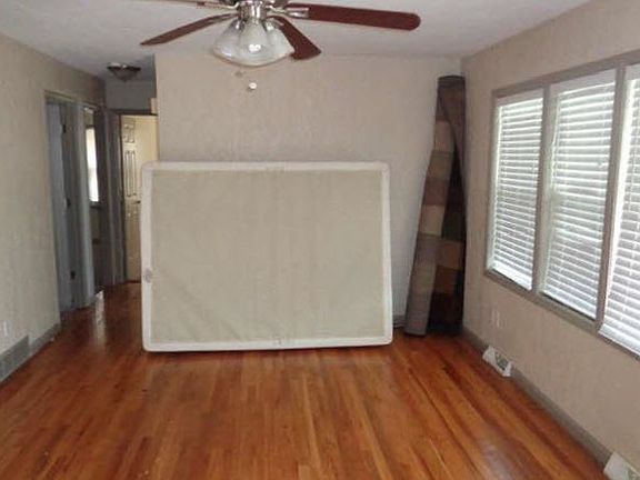5th image of 9208 Chestnut Ave
