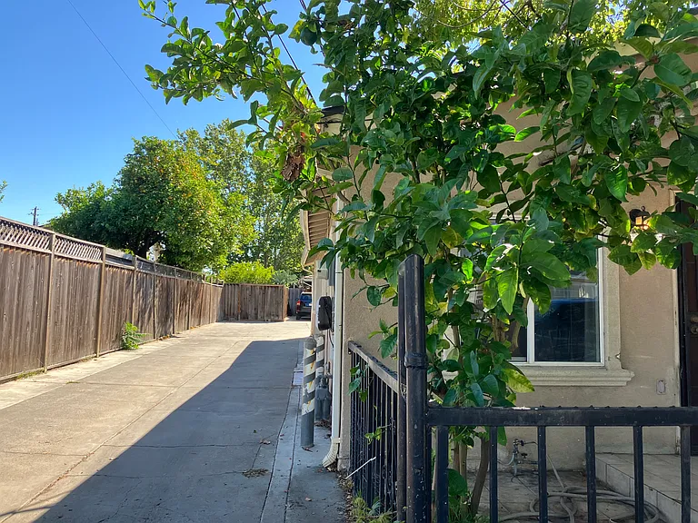 241 San Antonio Ct — Photo 7