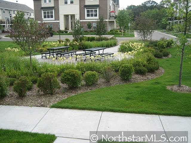 2nd image of 11868 Emery Village Drive N
