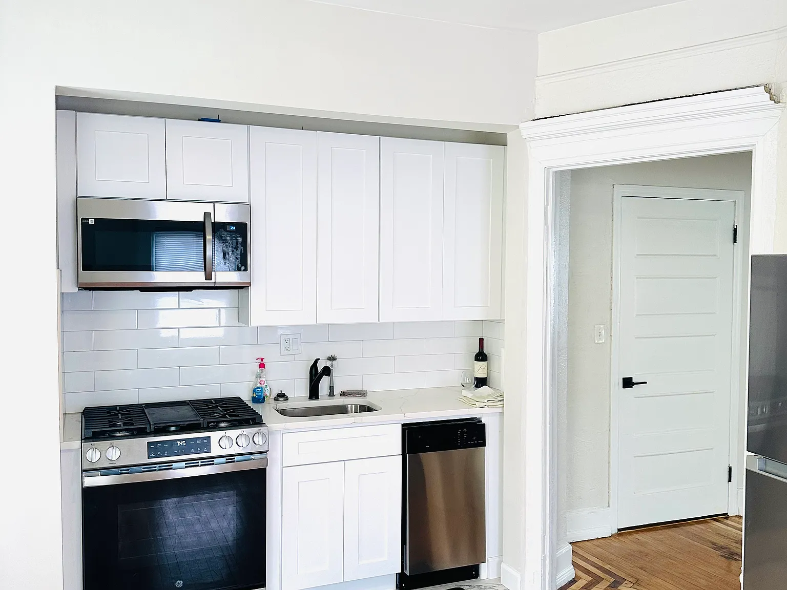 300 Summit Ave — Photo 2
