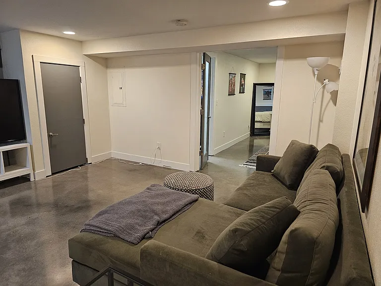 825 N Baldwin St — Photo 22