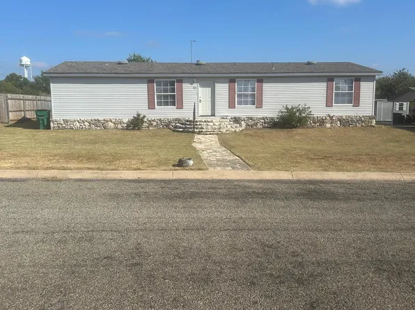 111 Village Ln, Llano, TX 78643
