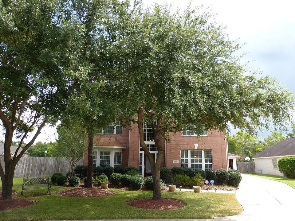 Secluded Culdesac Location with Huge Lot 10,451 Lot Square Footage per HCAD