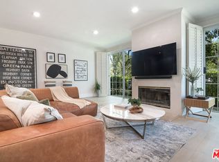 458 N Oakhurst Dr APT 104, Beverly Hills, CA 90210