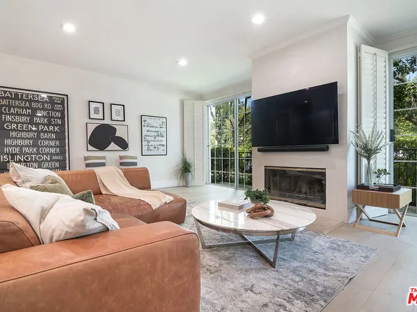 458 N Oakhurst Dr APT 104, Beverly Hills, CA 90210