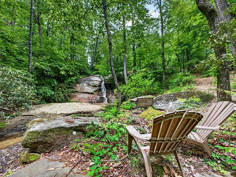 162 Hilltop Ct — Photo 32
