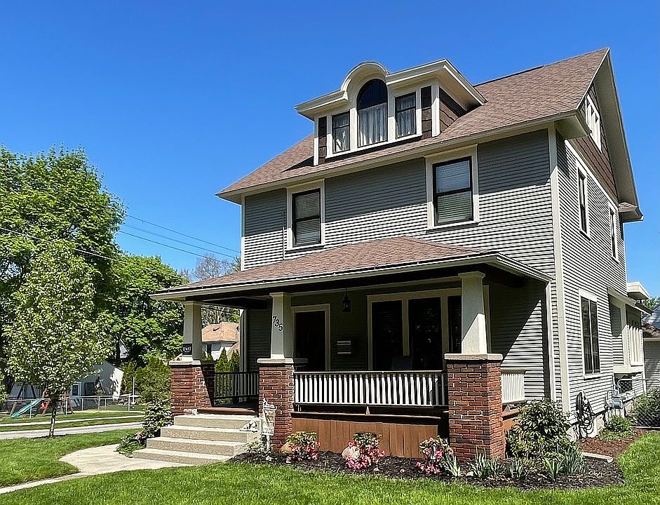 1st image of 735 Knapp St NE