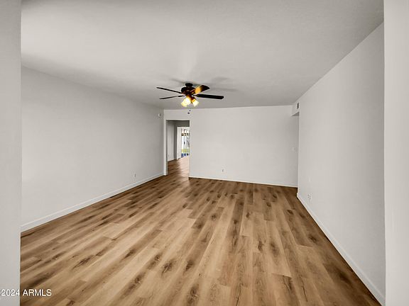 3rd image of 2522 E IRWIN Circle