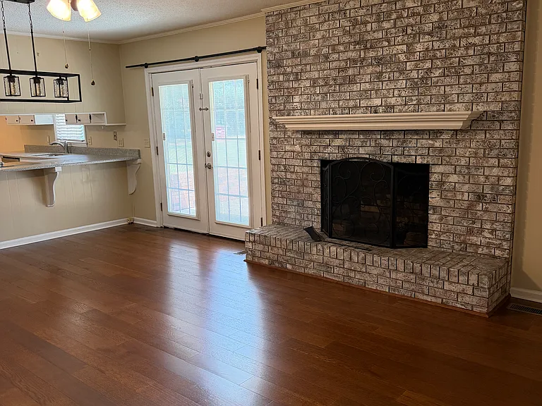 1457 Mary Ann Ave — Photo 3