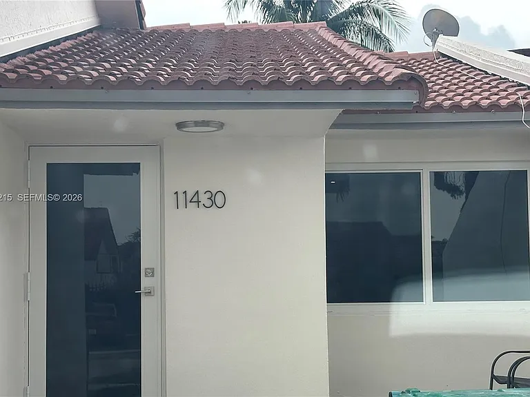 11430 SW 5th Ter — Photo 2