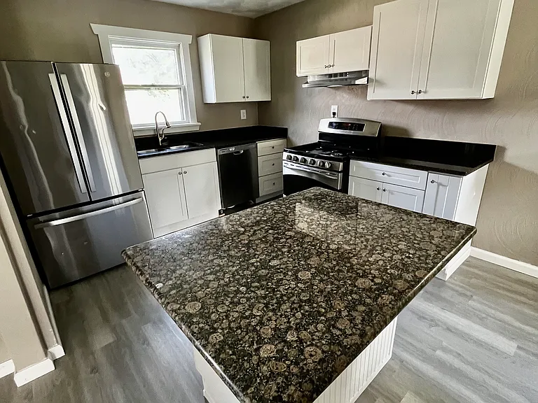 107 Lewis Ave — Photo 4