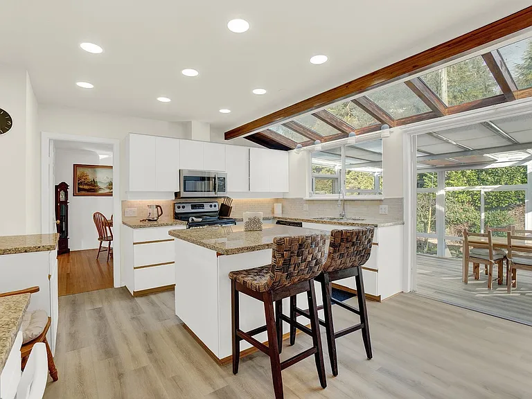 638 Elstree Pl — Photo 13
