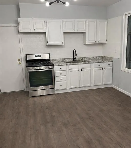 2300 Whalen St — Photo 2