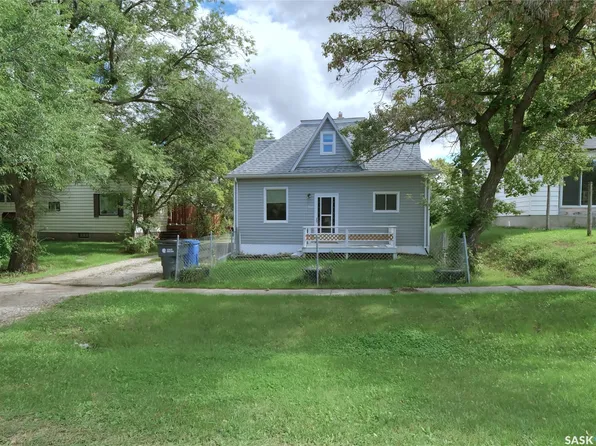 366 Central Street, Central Butte, SK S0H 0T0
