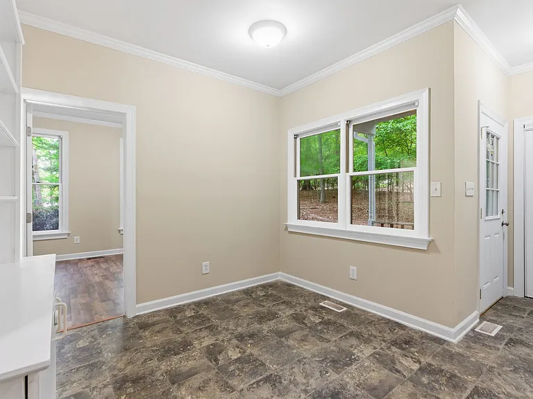 102 Markham Dr — Photo 22