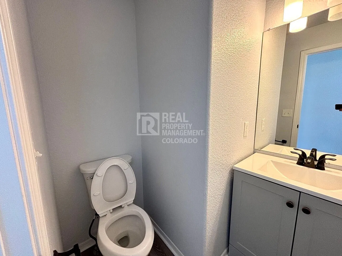 Beautifully Updated 3-Bedroom Townhome in a Central Location — Photo 4