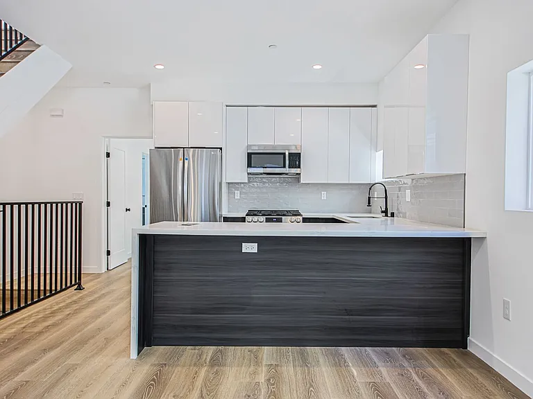 5233 Satsuma Ave — Photo 19