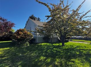 385 Kinver St, Esquimalt, BC V9A6C3