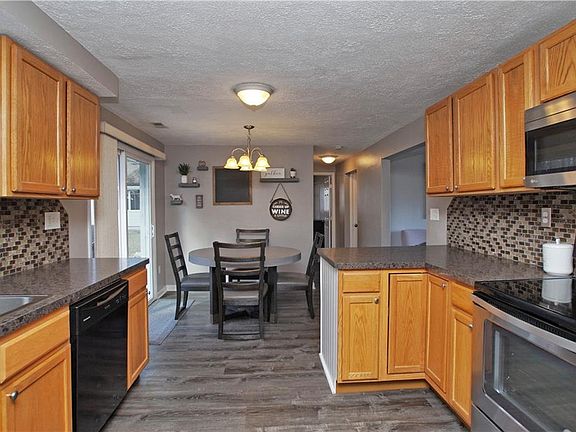 5th image of 38 Edgewood Dr