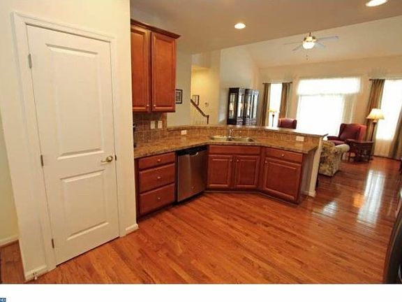 4th image of 519 Hambleton Ln