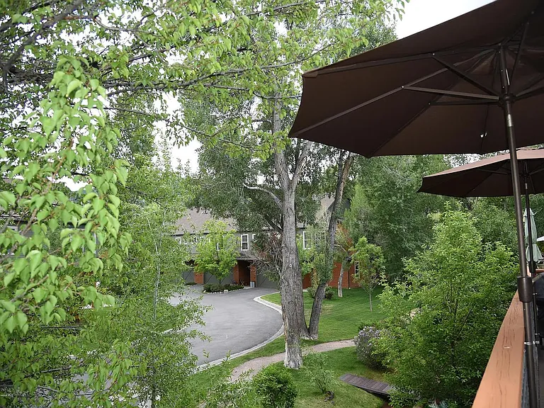 530 Evans Ct — Photo 33
