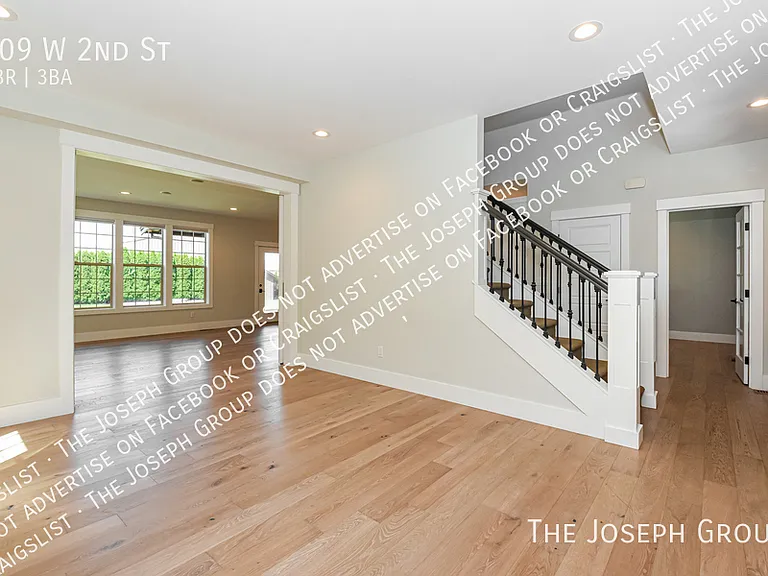 109 W 2nd St — Photo 2