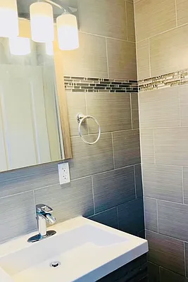 Sold by Dom Realty | media 31