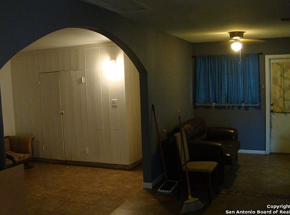 4th image of 231 Wayside Dr