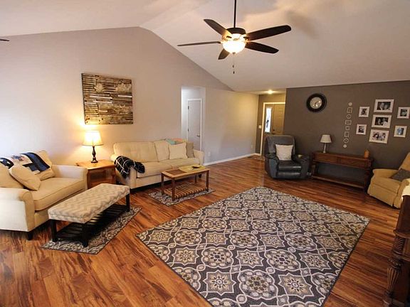 5th image of 409 S Bradley Dr