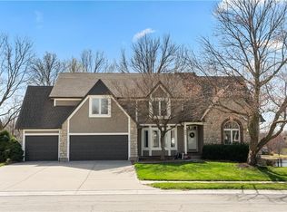 808 NW High Point Dr, Lees Summit, MO 64081