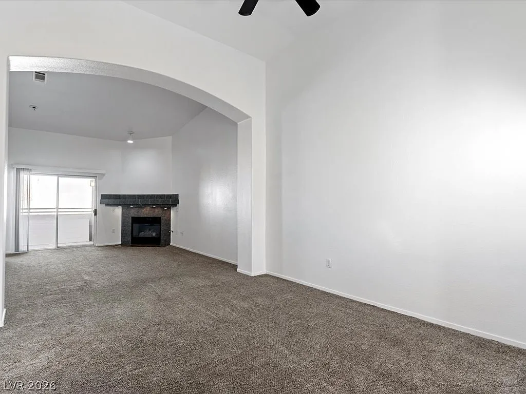 2 bed, 2.0 bath, 1156 sqft, $1,550 — Photo 2