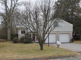 17 Cottage Pl, Trumbull, CT 06611