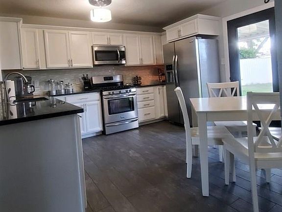 3rd image of 1802 E Penasco Dr