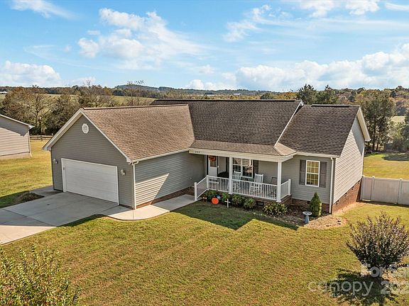 5th image of 200 Stable Brook Ln
