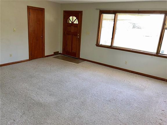 3rd image of 215 W Fairmont Ave