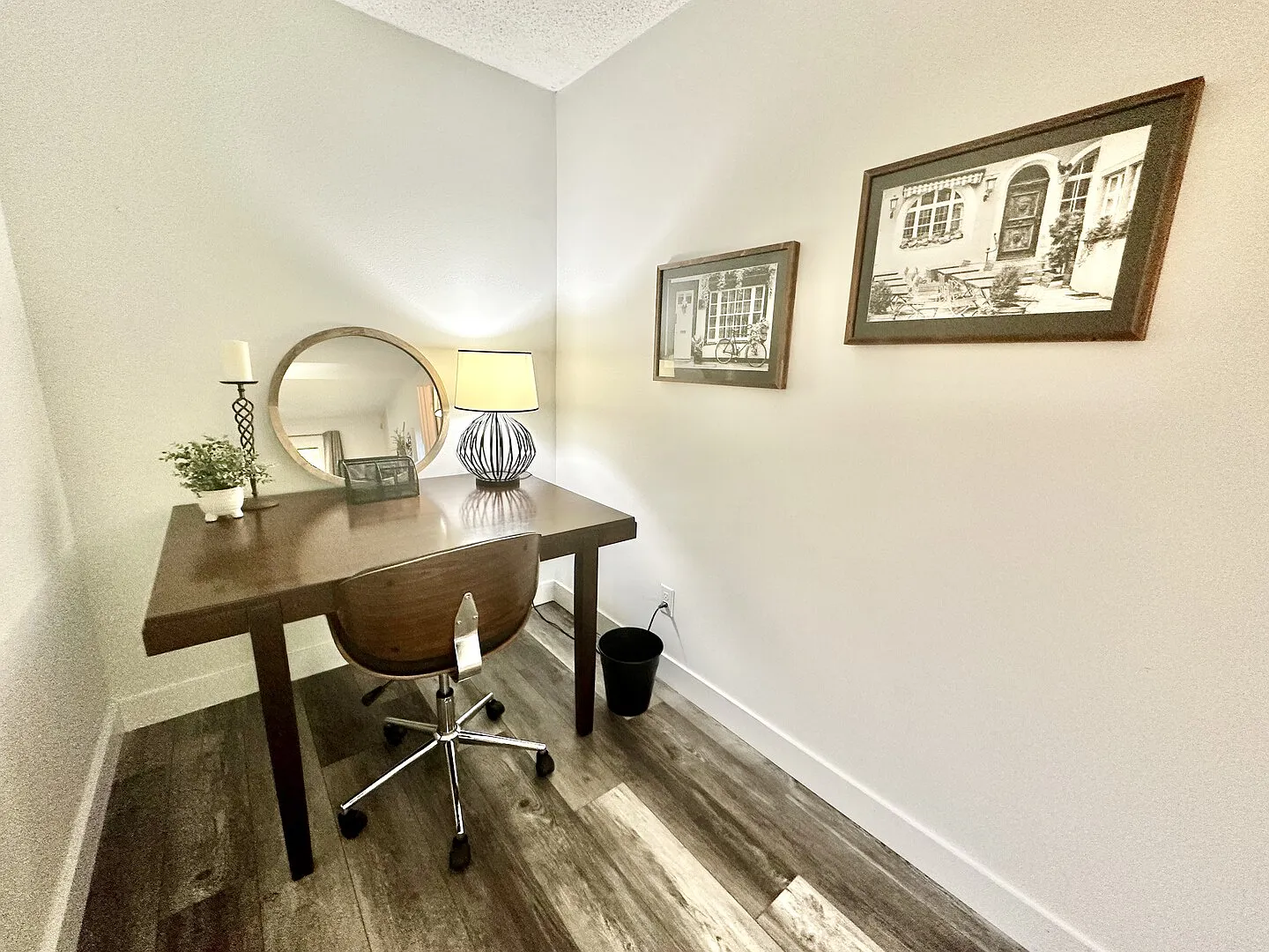 The Cozy Edge - 2br Home with warm fireplace! — Photo 4