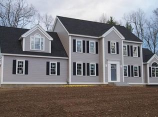 55 Shattuck St, Pepperell, MA 01463