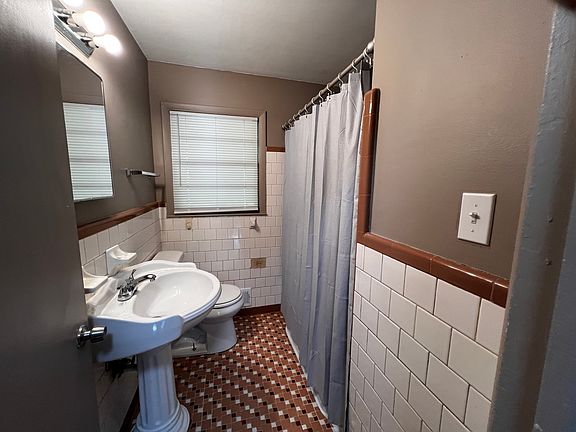 3rd image of 4010 Gladesworth Ln