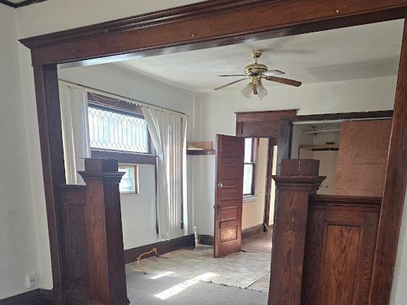3rd image of 1045 N Monroe St