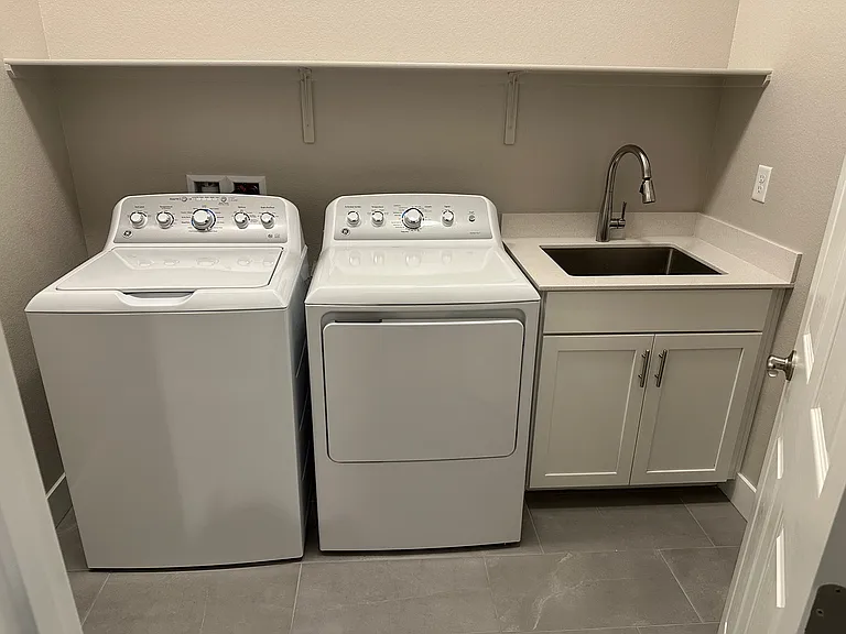 Laundry W/Sink