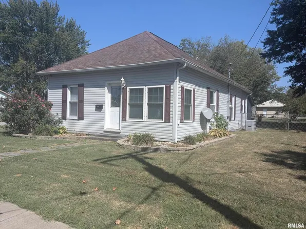 1110 Highland St, Benton, IL 62812