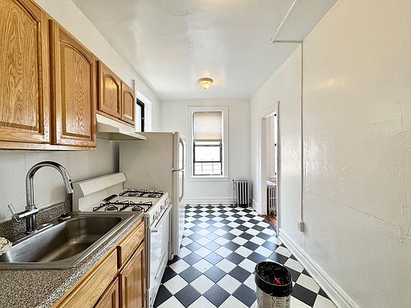 4th image of 2680 30th St APT 5G