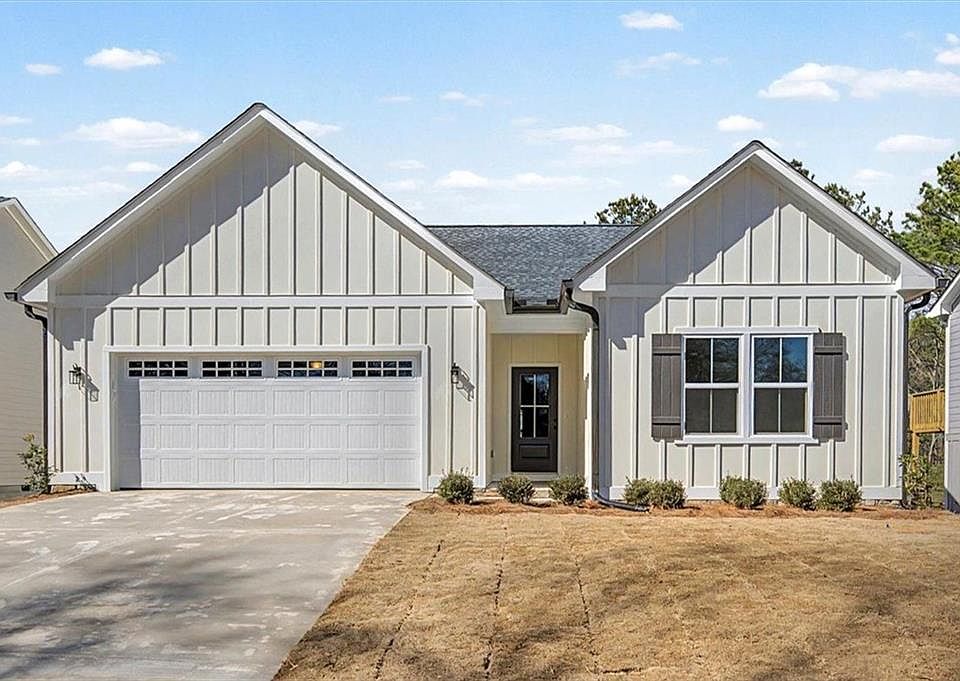 1st image of 44 Dogwood St NE